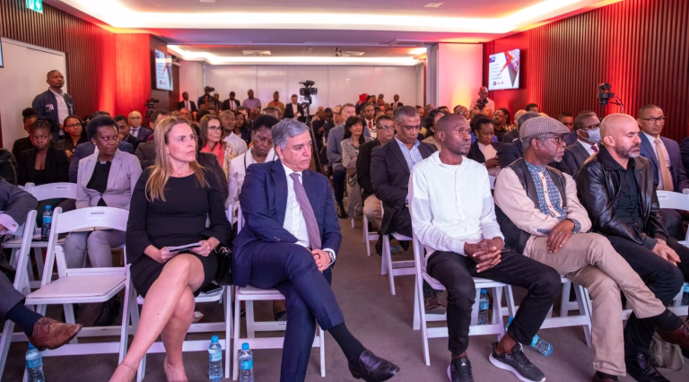 Moza e FDC discutem os desafios da economia mundial ancorados à  sustentabilidade